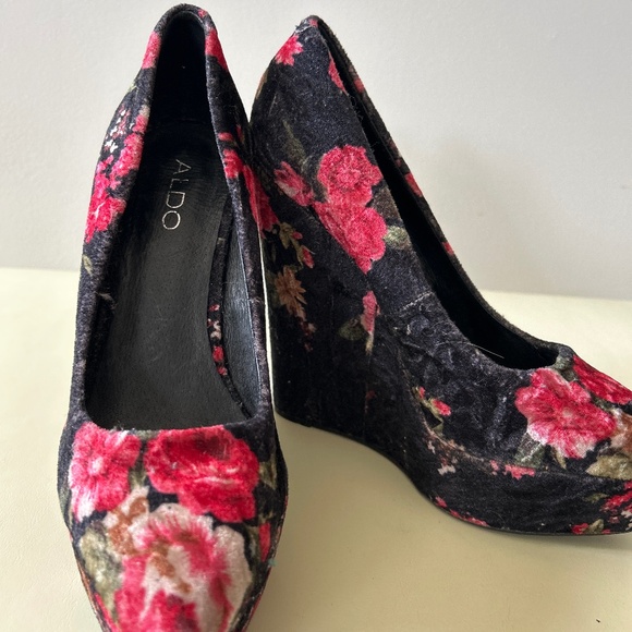 Red and black heels - Picture 1 of 4